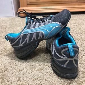 Women’s Puma tennis shoes size 7